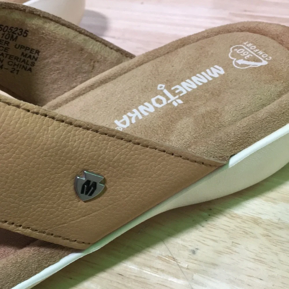 New WB Woman’s Minnetonka Tan Leather Thong Sandals